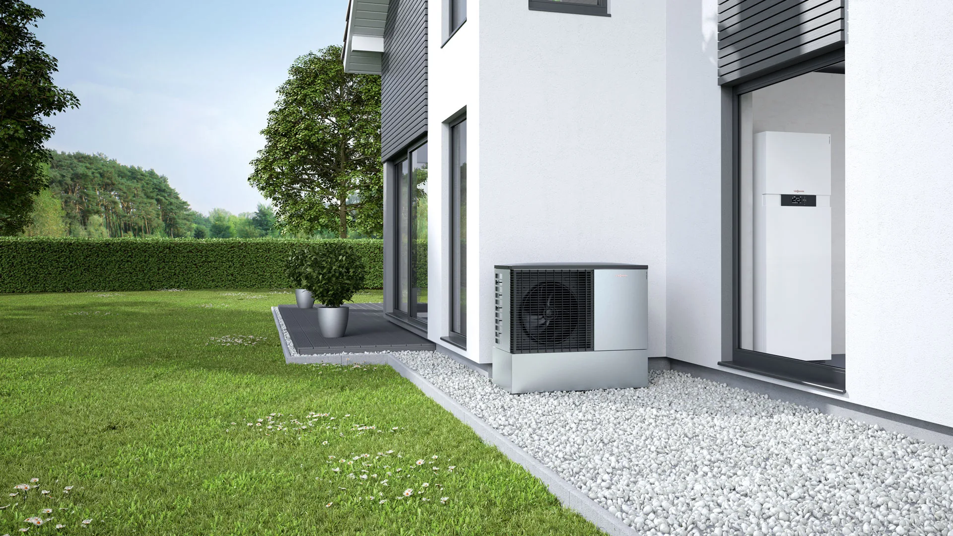 Pompe à chaleur installée devant une maison en Isère